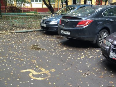 Водители смогут жаловаться на парковки через специальное приложение